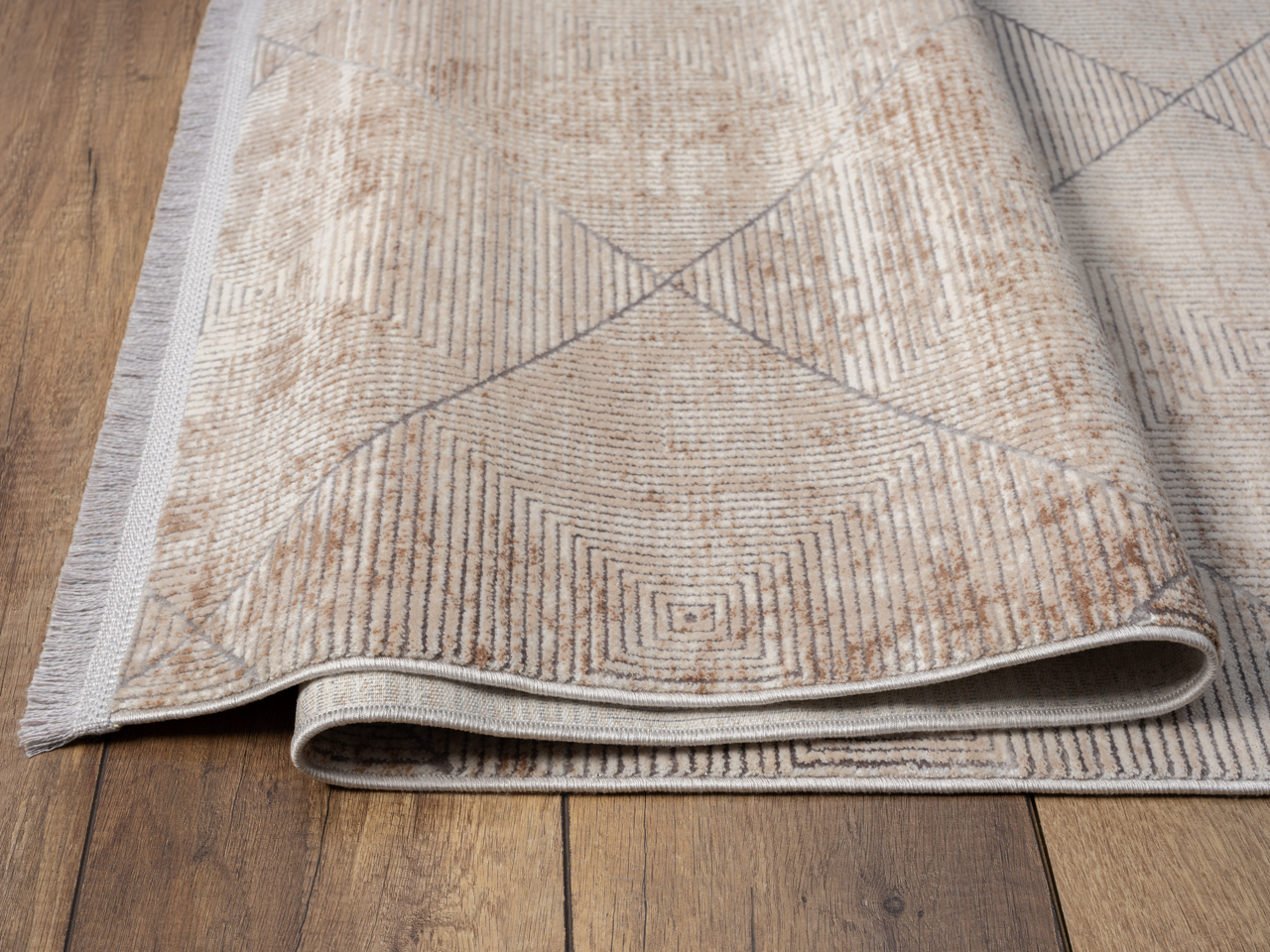 Ljuva Home Beige Modern Mazzini 1490 Area Rug – 60% Viscose and 40% Acrylic, Non‑Shed, Easy‑Clean, Durable | Bedroom, Study, Kids Room, Entryway
